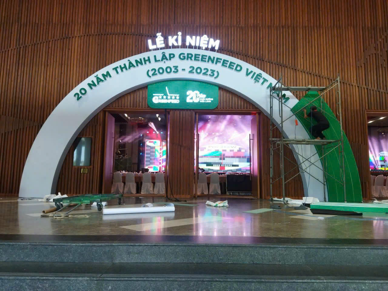 TRANG TRÍ TRỤ ĐÈN, VÒNG XOAY